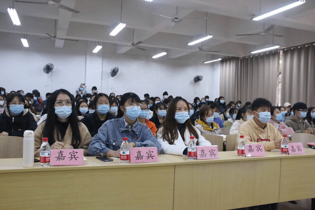 72D8F31B8CC1D014D89622CB33B7F3B1