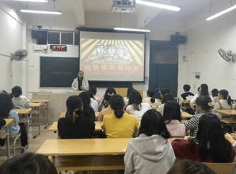 辅导员总结弘扬劳动精神和学习劳动模范重要性