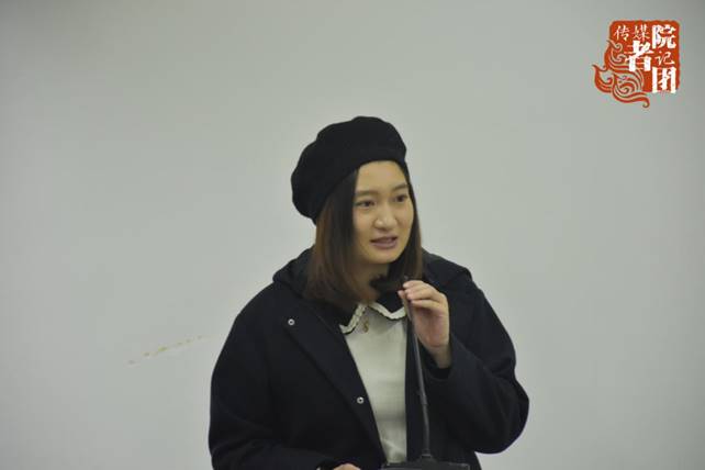 郭莹老师正在给20级新闻类专业的同学讲述国外考研事宜-B