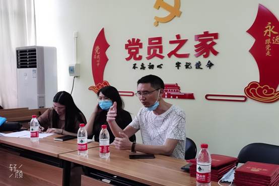 说明: C:\Users\Administrator\Desktop\张副院长在发言.jpg